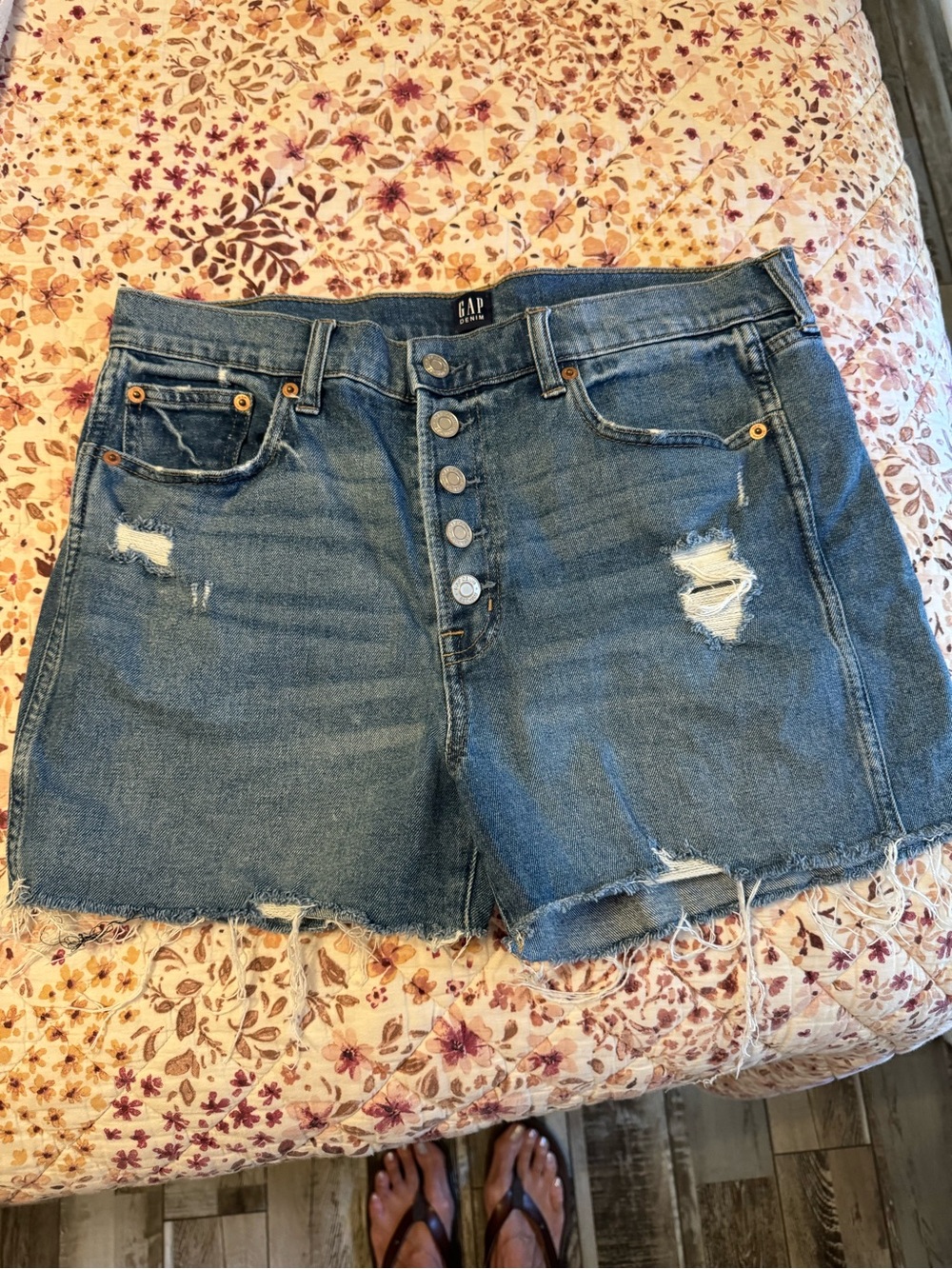 GAP Distressed High-Rise Denim Shorts in Blue 10/30